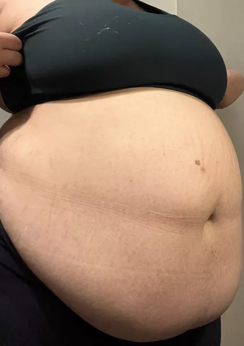 Large pizza for dinner 😏 by mamadomme