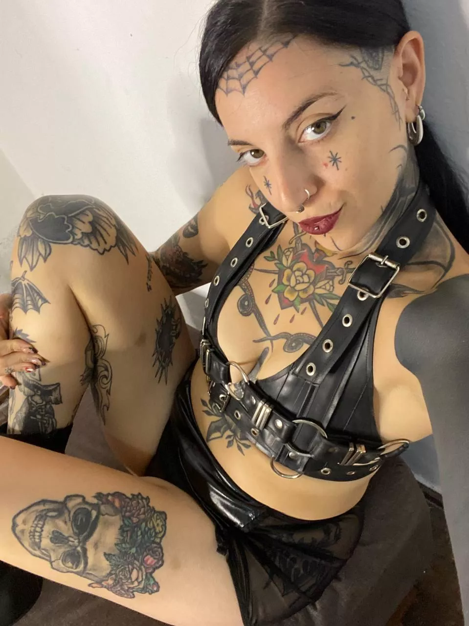 Leave a 🖤 if you want to go on a date with me posted by FitDistricts