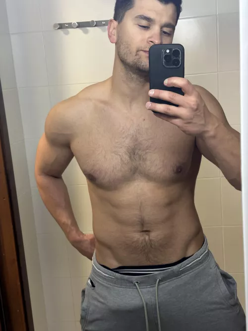 Look at my V and nothing else by Isiwak