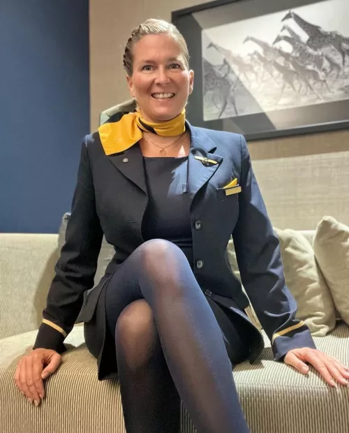 Lufthansa girl 🇩🇪 by IkarusAndTheSun