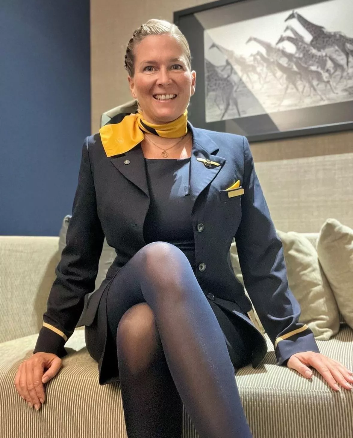 Lufthansa girl 🇩🇪 posted by IkarusAndTheSun