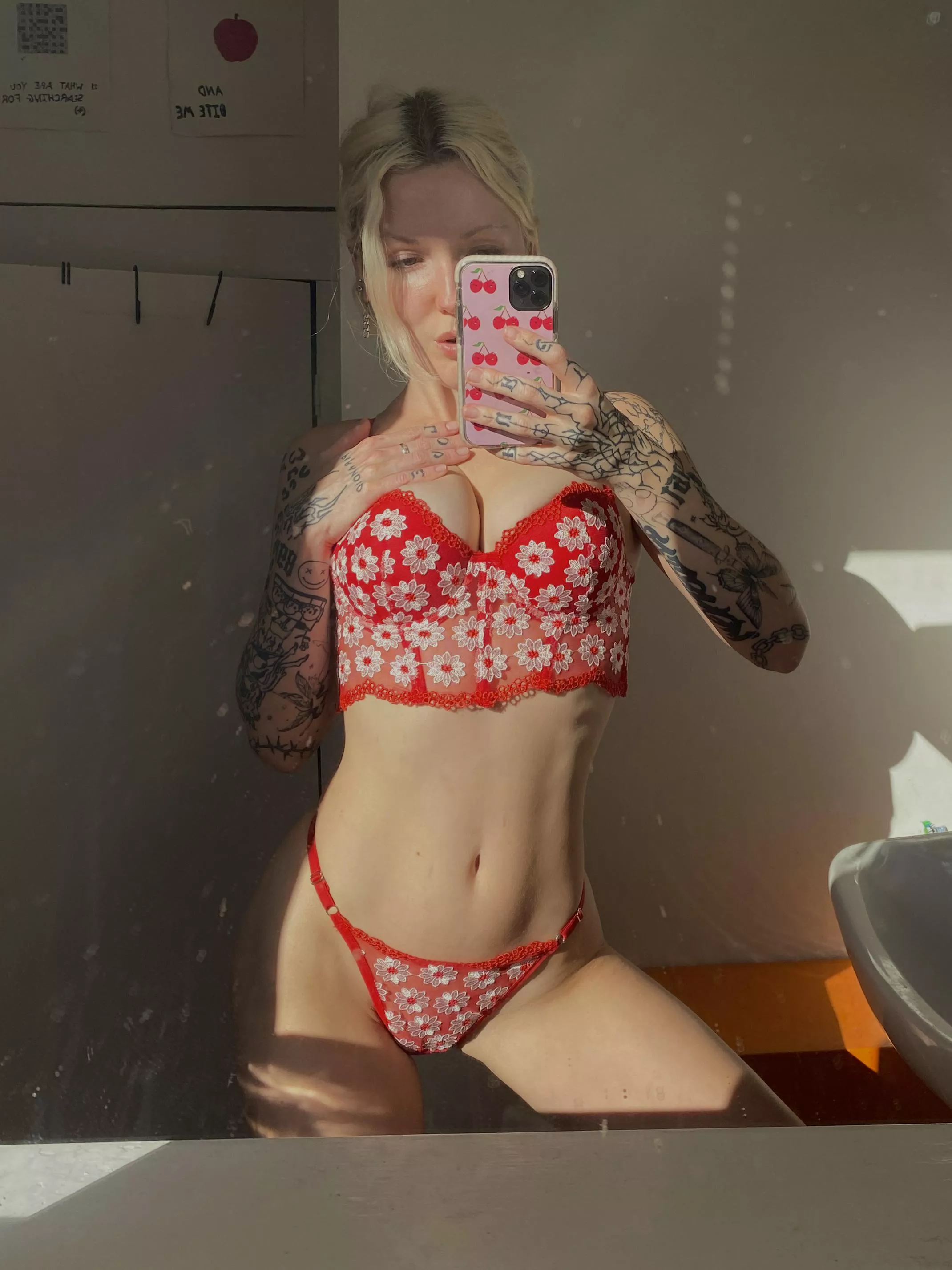 mirror, camera, action Let's make some magic happen. 📷💫 posted by RipeGirlfriend