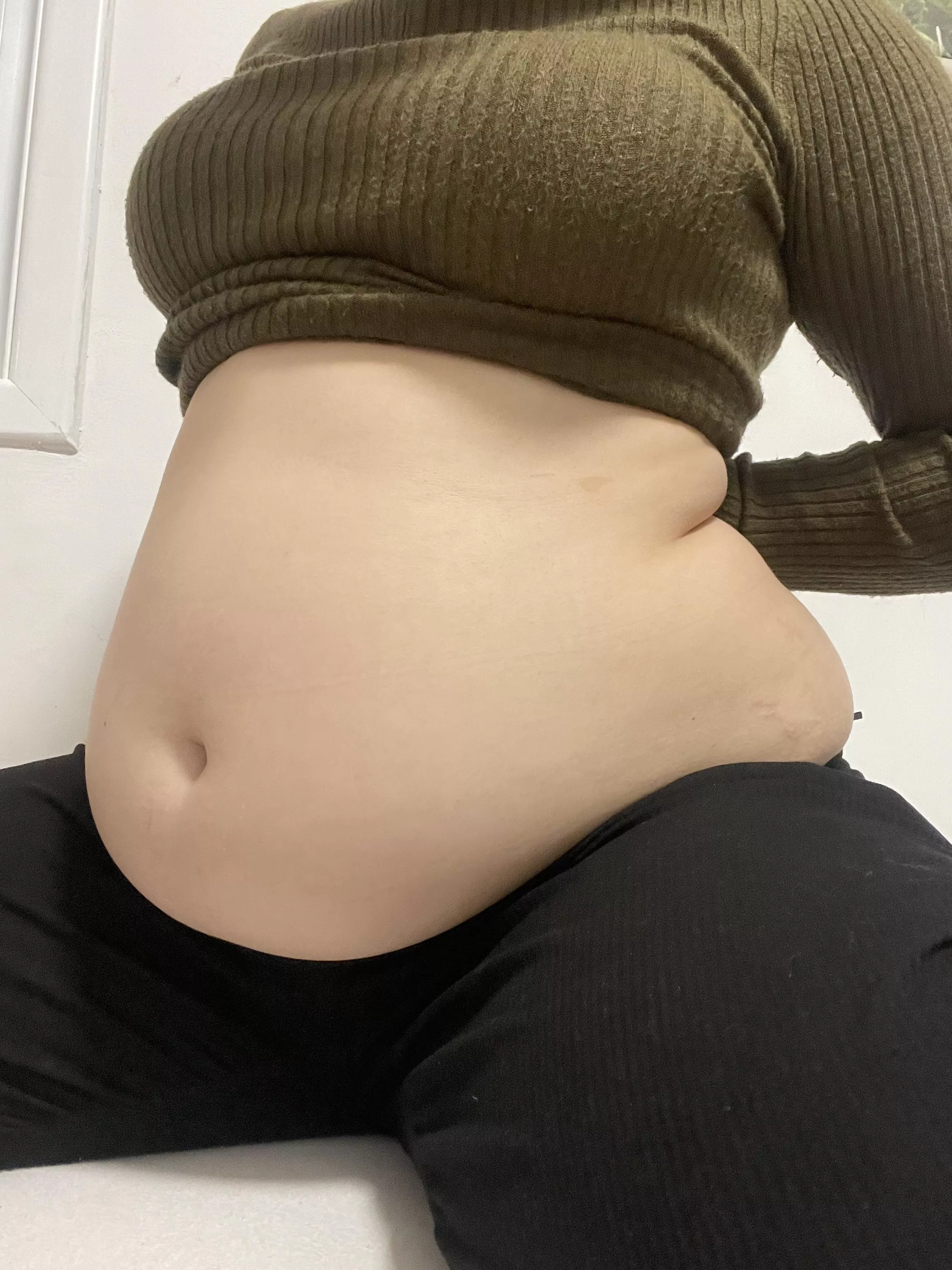 My hips are getting fat 🥵🐽 posted by FatteningPrincess