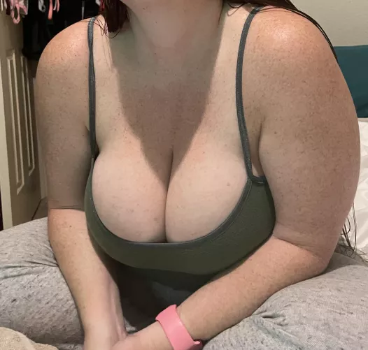 My poor spaghetti strap shirt is STRUGGLING! by RecommendationNo8031