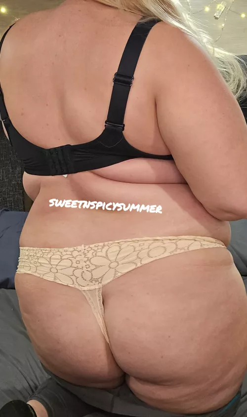 Quick picture before the gym by Sweetnspicysummer