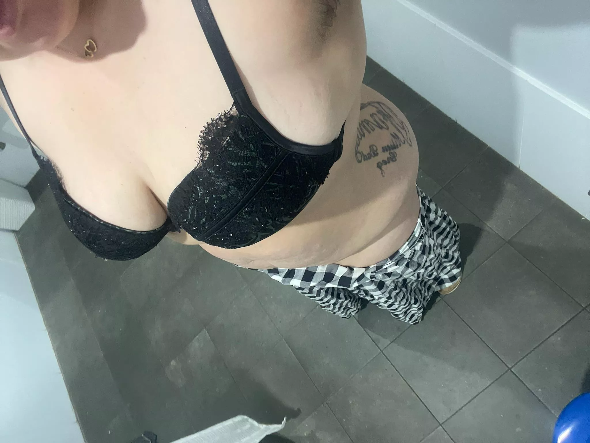 Sneaky work pic 😘 posted by Adventurous_Wolf_106