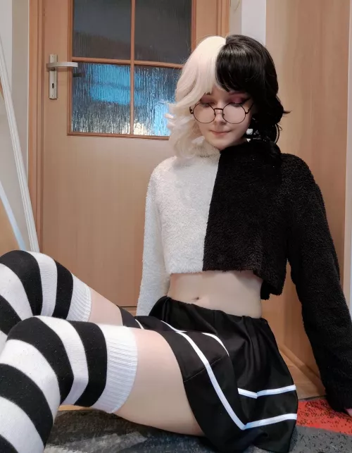 Thighs :3 by MaxHamster69