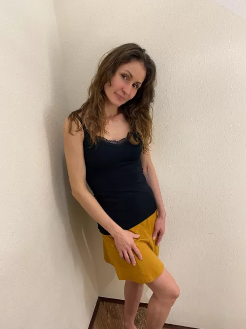 This milf is ready for a hot weekend by Viki_soul