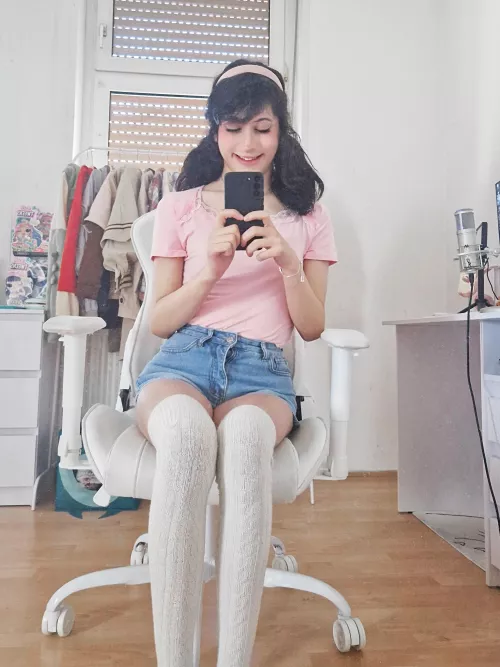 Thought i look cute here 🙈💗 (shy to admit ahh) by puruchuu