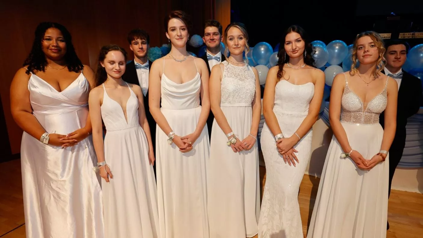 Whos prom ends covered in cum? [6]  posted by alexbinko