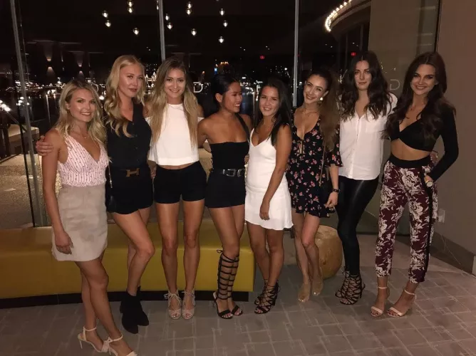 [8] Girls, But Who is the Hottest? by hansbakker1978