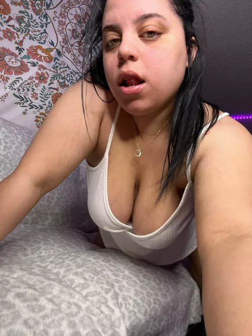 Almost outttt by Peachiepied