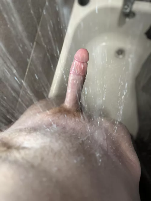 Always hard in the shower by ClamChopzz