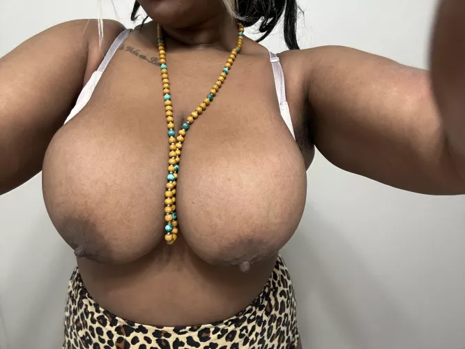 Caribbean MILF by kkayisababe