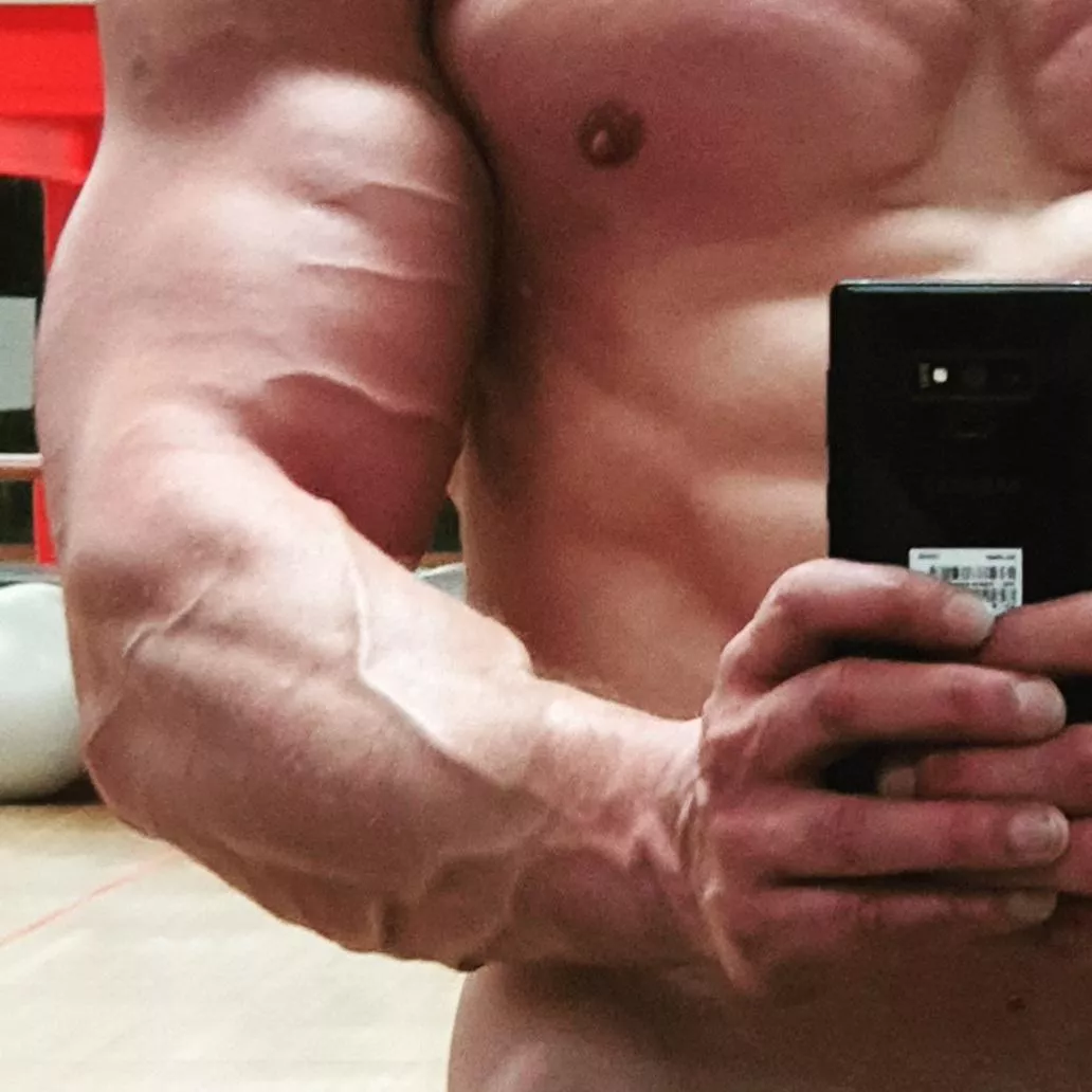 Do my forearms turn you on? posted by Fila4000