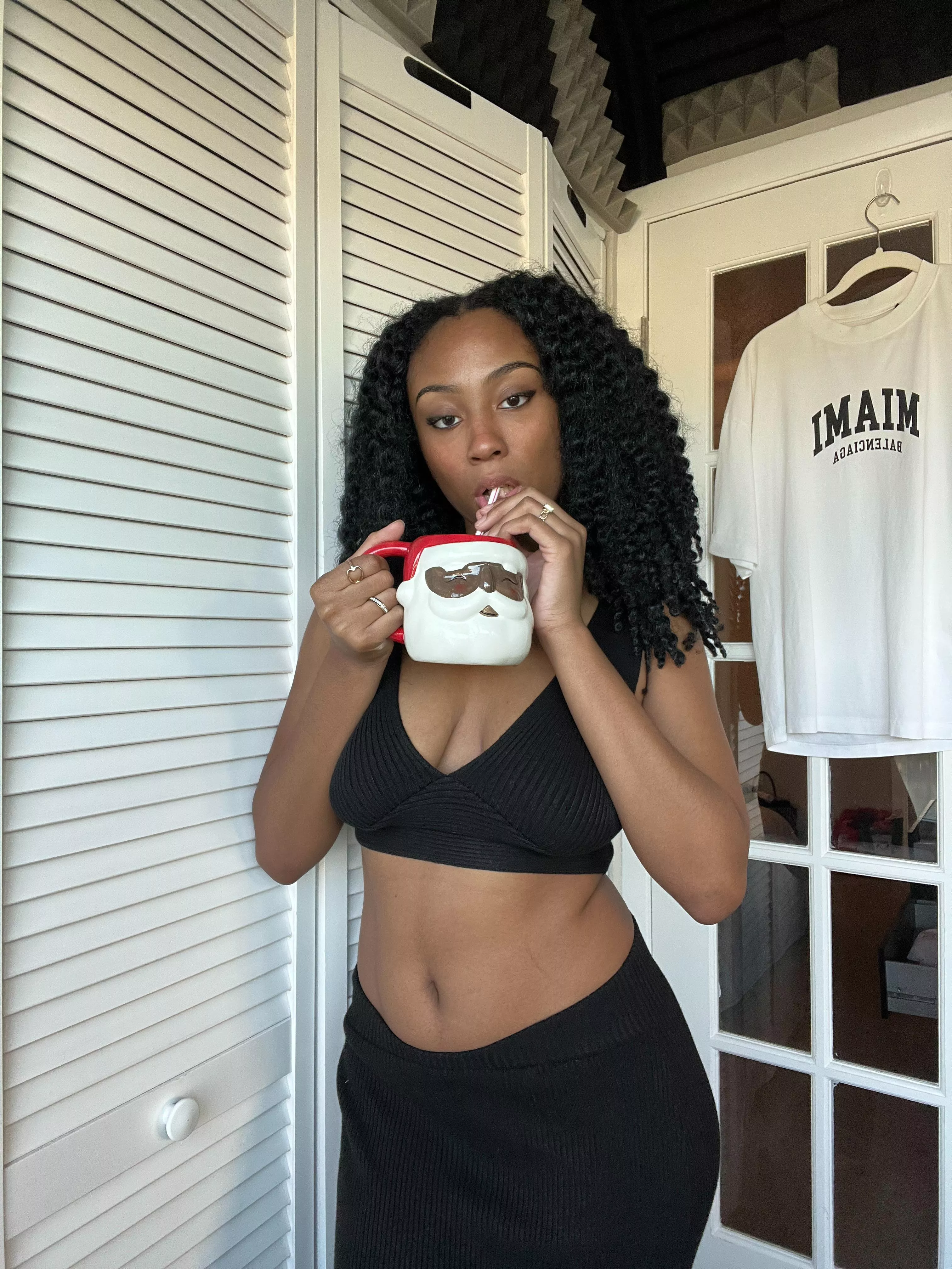 Do you like my black Santa mug…? :) posted by Vegetable-Chance9180