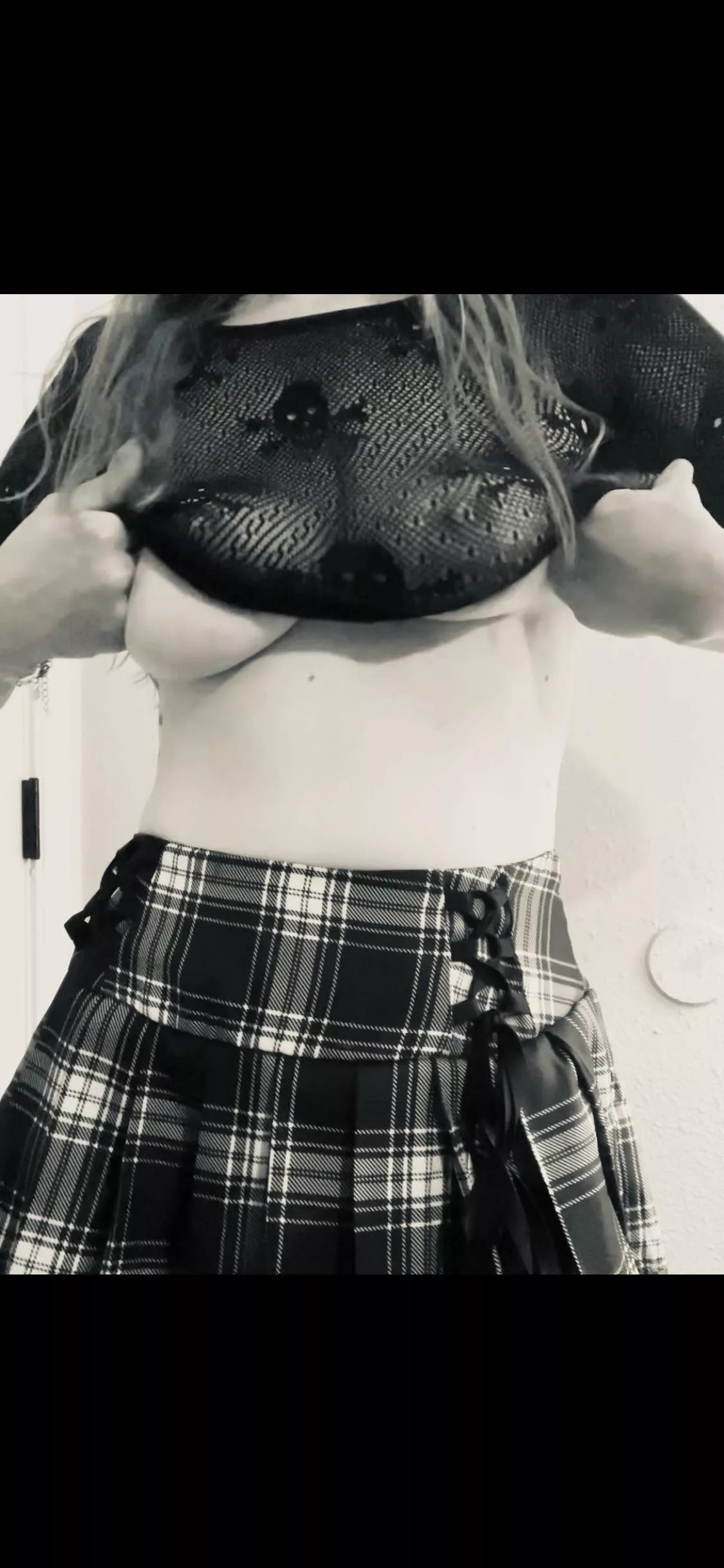 Don’t look at the caption silly, look at me posted by jewelynnature