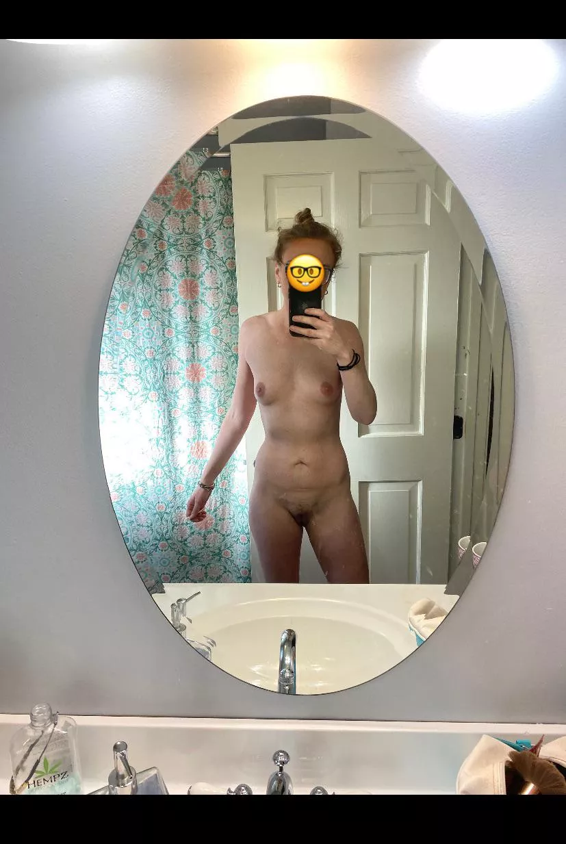 F29, 5’9, 129lbs posted by theblondelifeguard