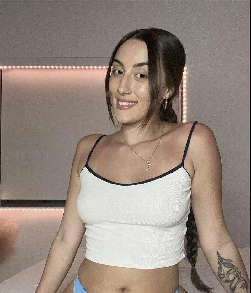 Here to remind you that you need a brunette in your life :) posted by Glamour_Girly