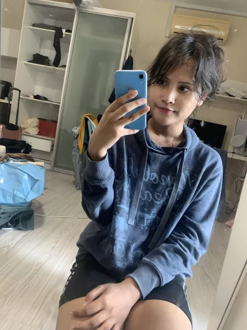 Hiii first time posting just me in my regular jogginng outfit by crazytsundere