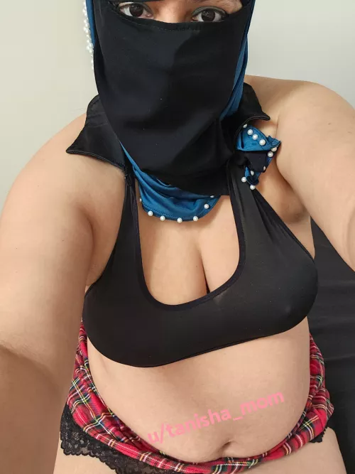 Hijabi slut for the service for hung dominant men  by tanisha_mom