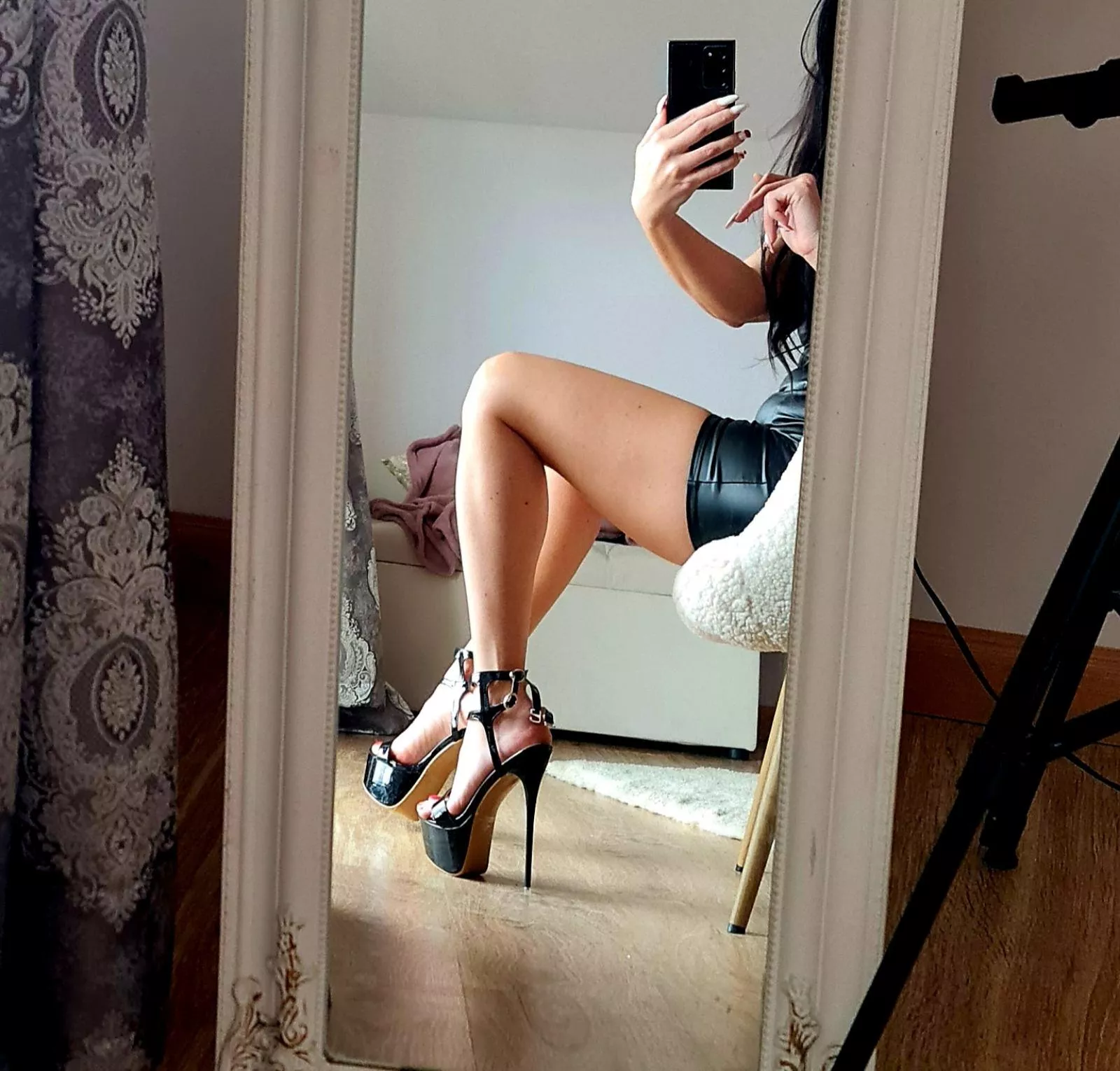 I am a milf with long legs (f41) posted by catsweethot