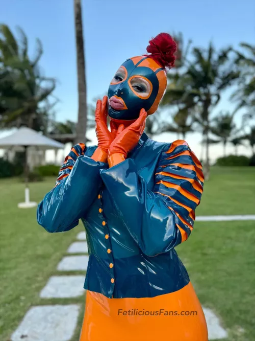 If you do what you love, you will never have to ‘work’ a day. 💙🧡 by Miss_Fetilicious