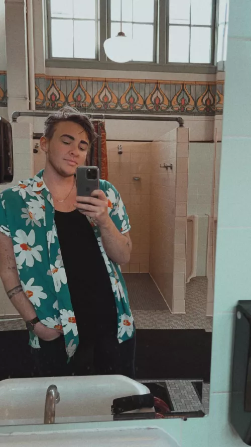 I’m bored whose down to chat 😫 by Appropriate-Row-8091