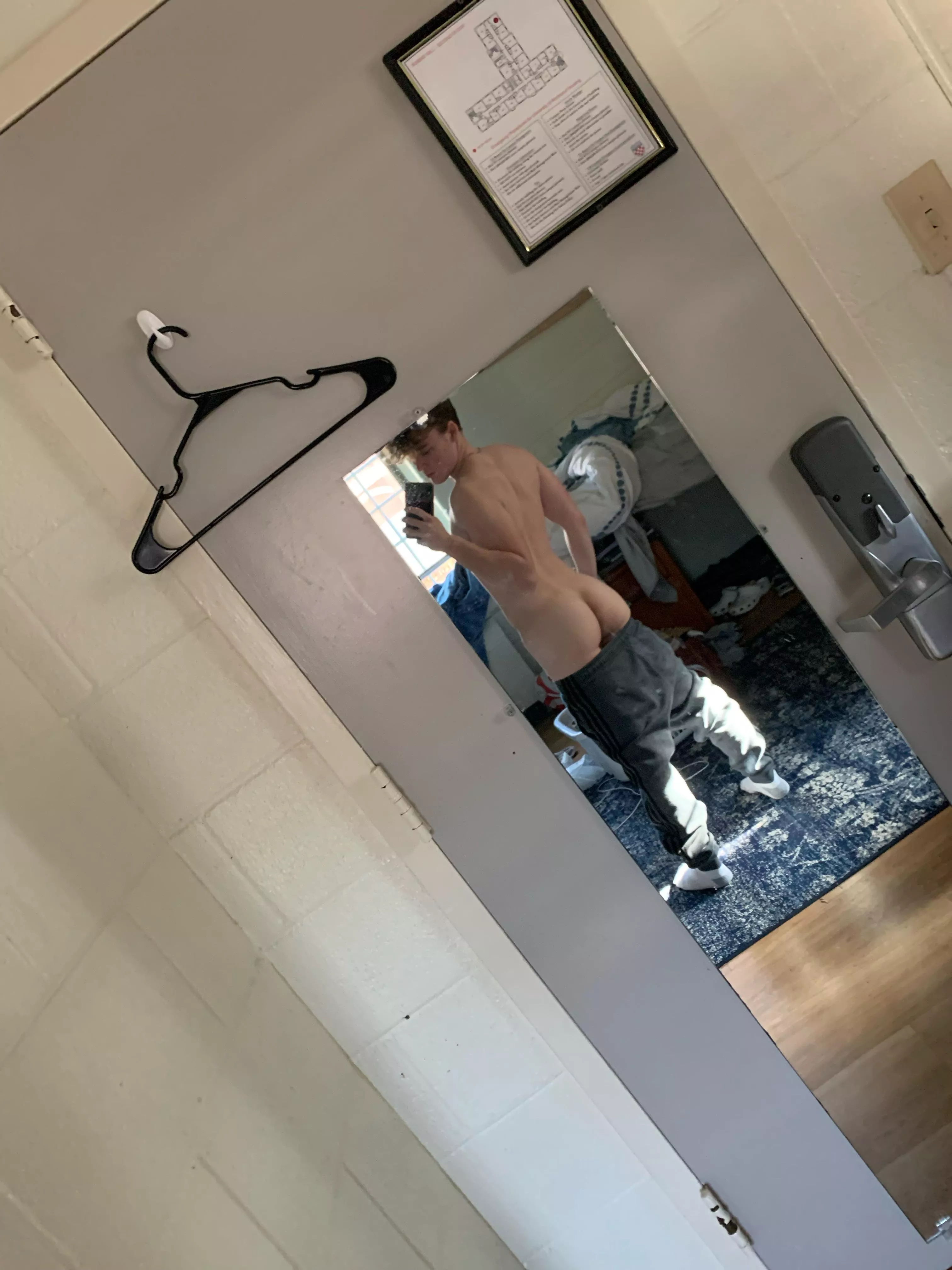 Looking for masc guys dm pics for snap posted by Frosty_Letterhead_52