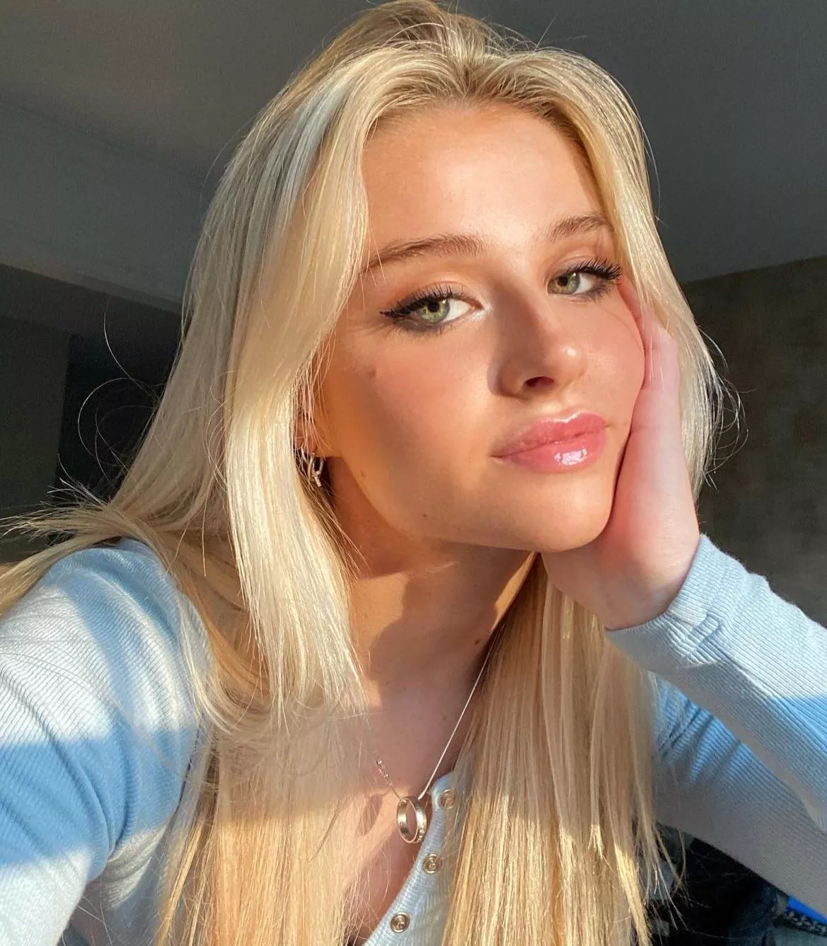 Mia Earls posted by Serious_Ad8207