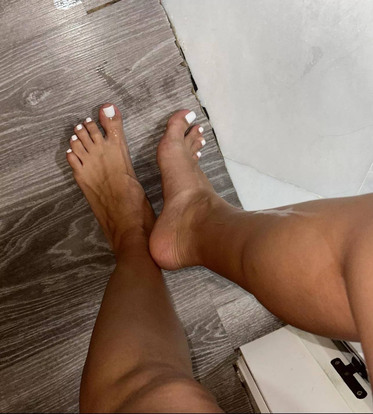 Nobody has been able to last longer than 30 seconds with my foot jobs 🥱 Could you? 😈 posted by Auroradix
