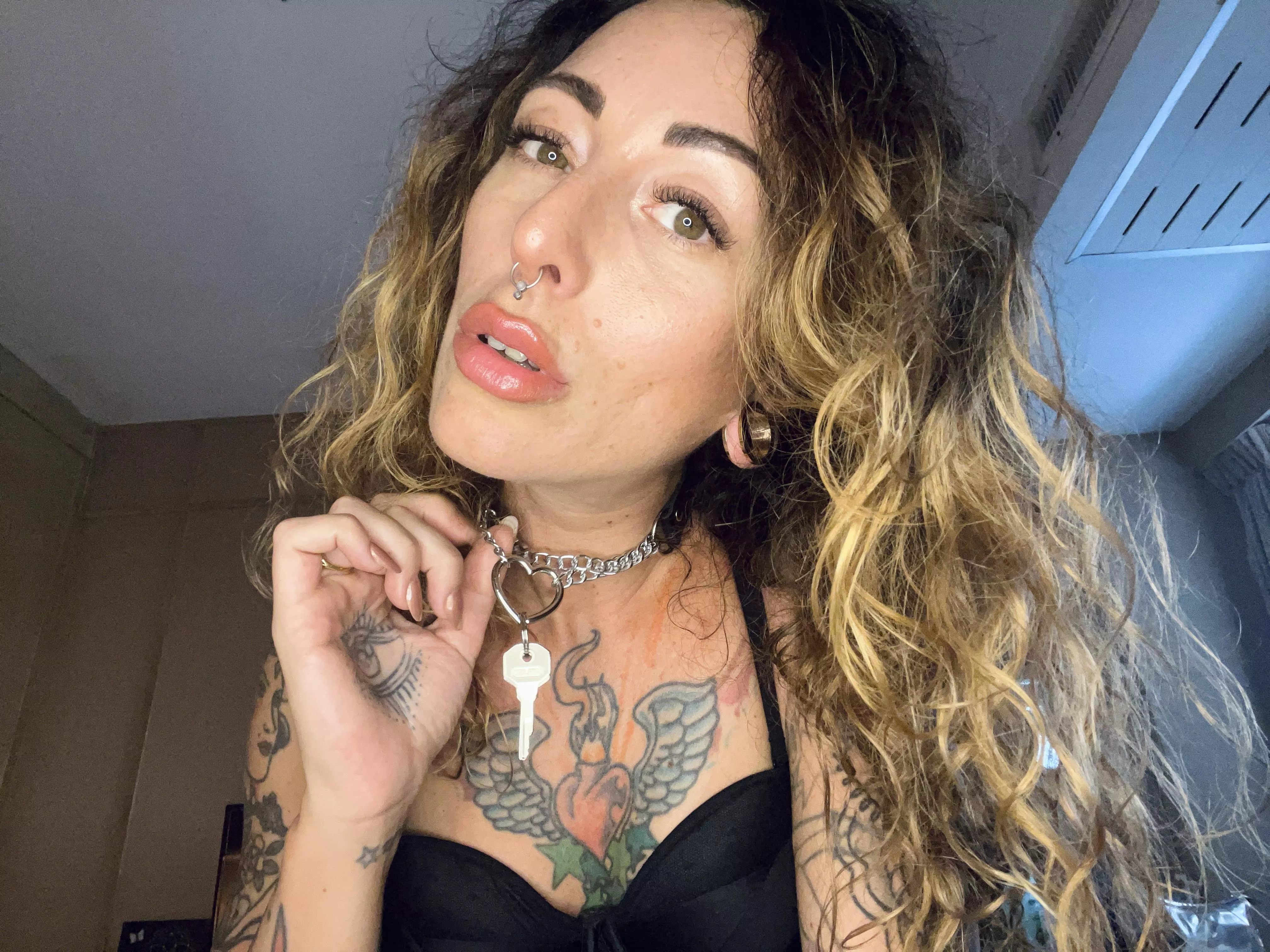 Reminder to get in your cage you little whore 😈 posted by Venusinscorpio666