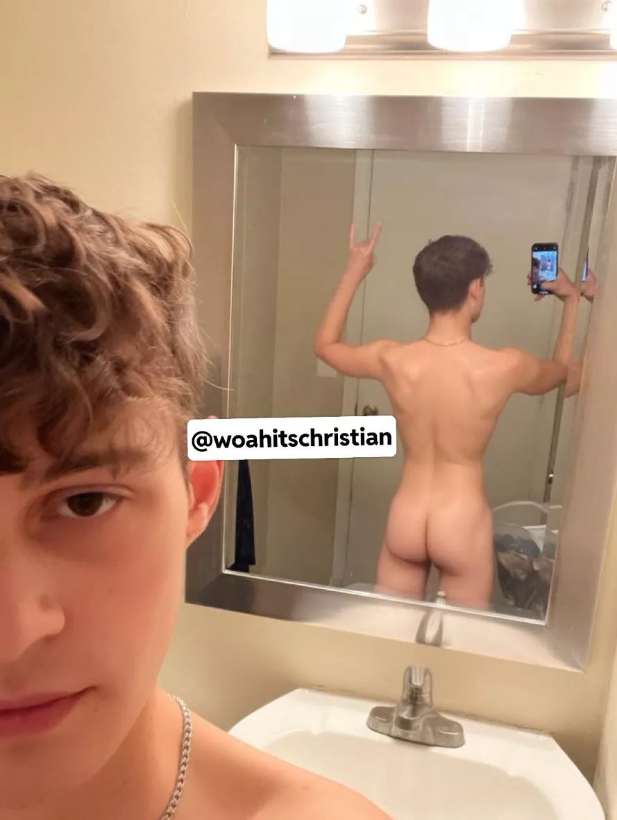 sup 😏 posted by WoahItsChristian