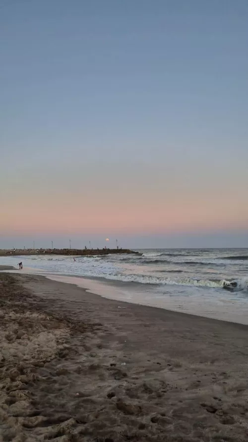 the beach  by Hilary_burguez