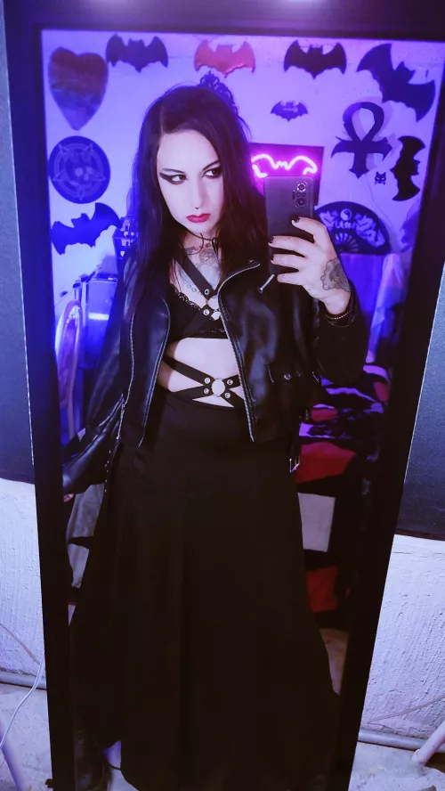 Today I feel pretty but sad at the same time by Ayliinhxx