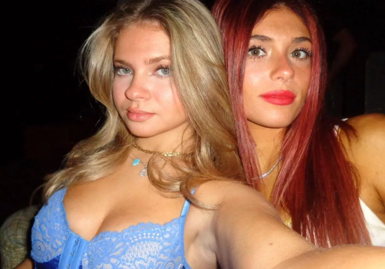 which sexy friend [2] posted by Olivehairyyy