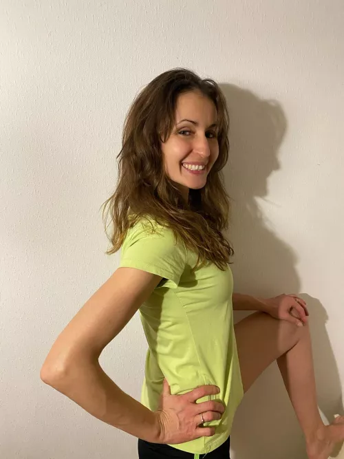 You like it when I stick my leg out like that. And this is just the beginning. by Viki_soul