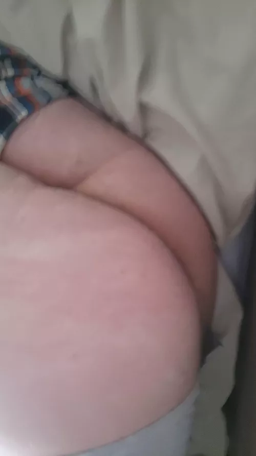 18m Any older dudes wanna cum over my ass on live - H.r23z on snap by hungteen3502