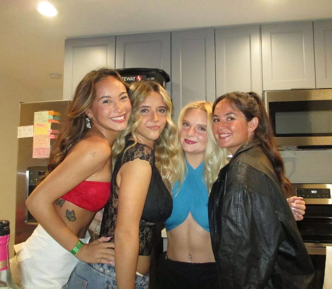 [4] College Beauties  posted by whitetoweltw