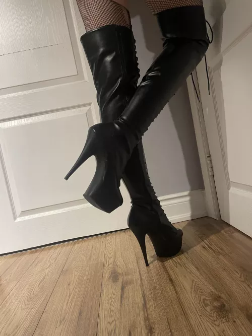 Any boot lovers in here? by FootFantasy6969