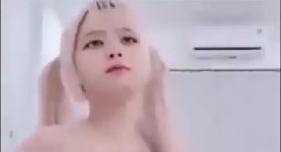 Anyone knows who she is? by Katsura_Daaa