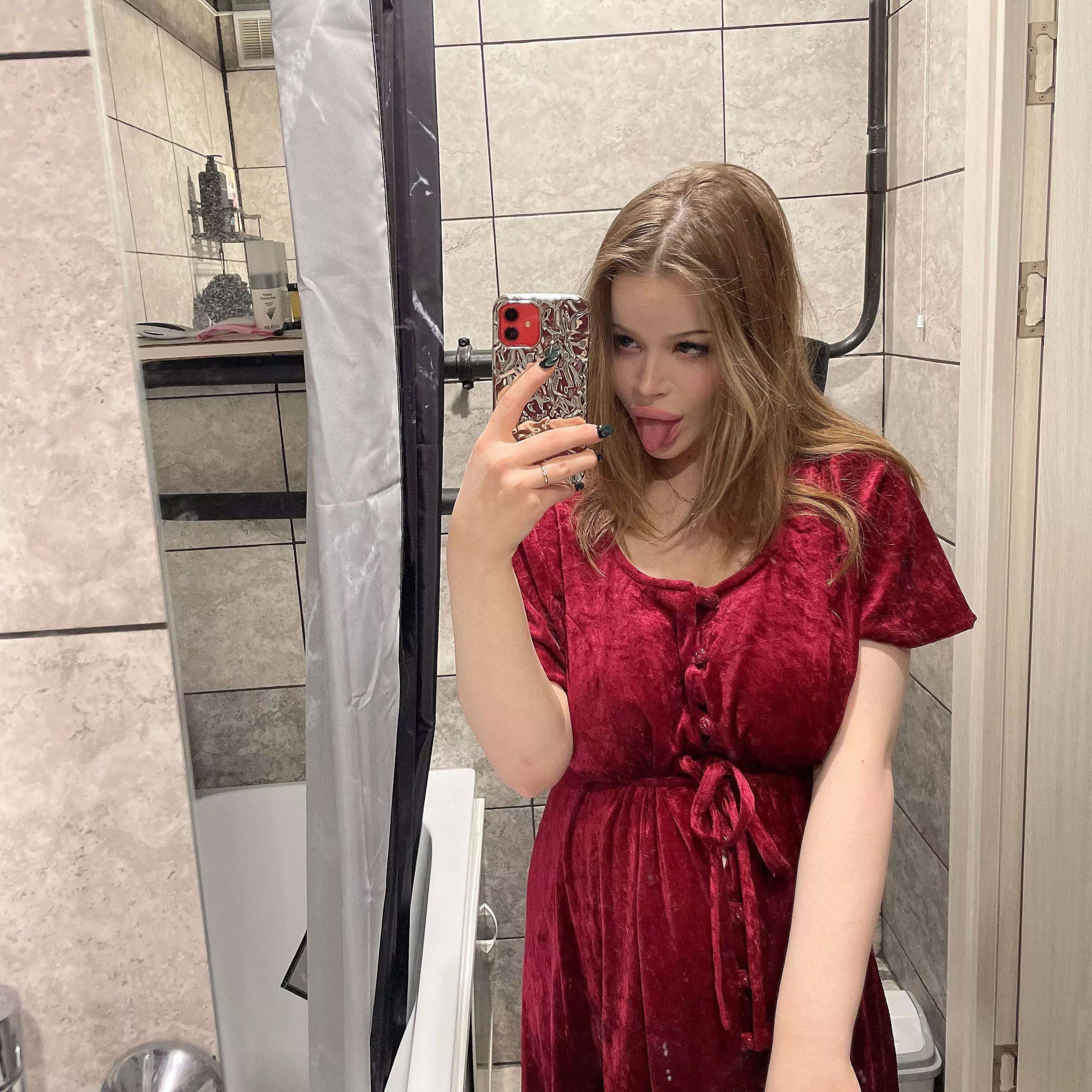 Are you good at keeping secrets because we should make some, iam so horny posted by qman710