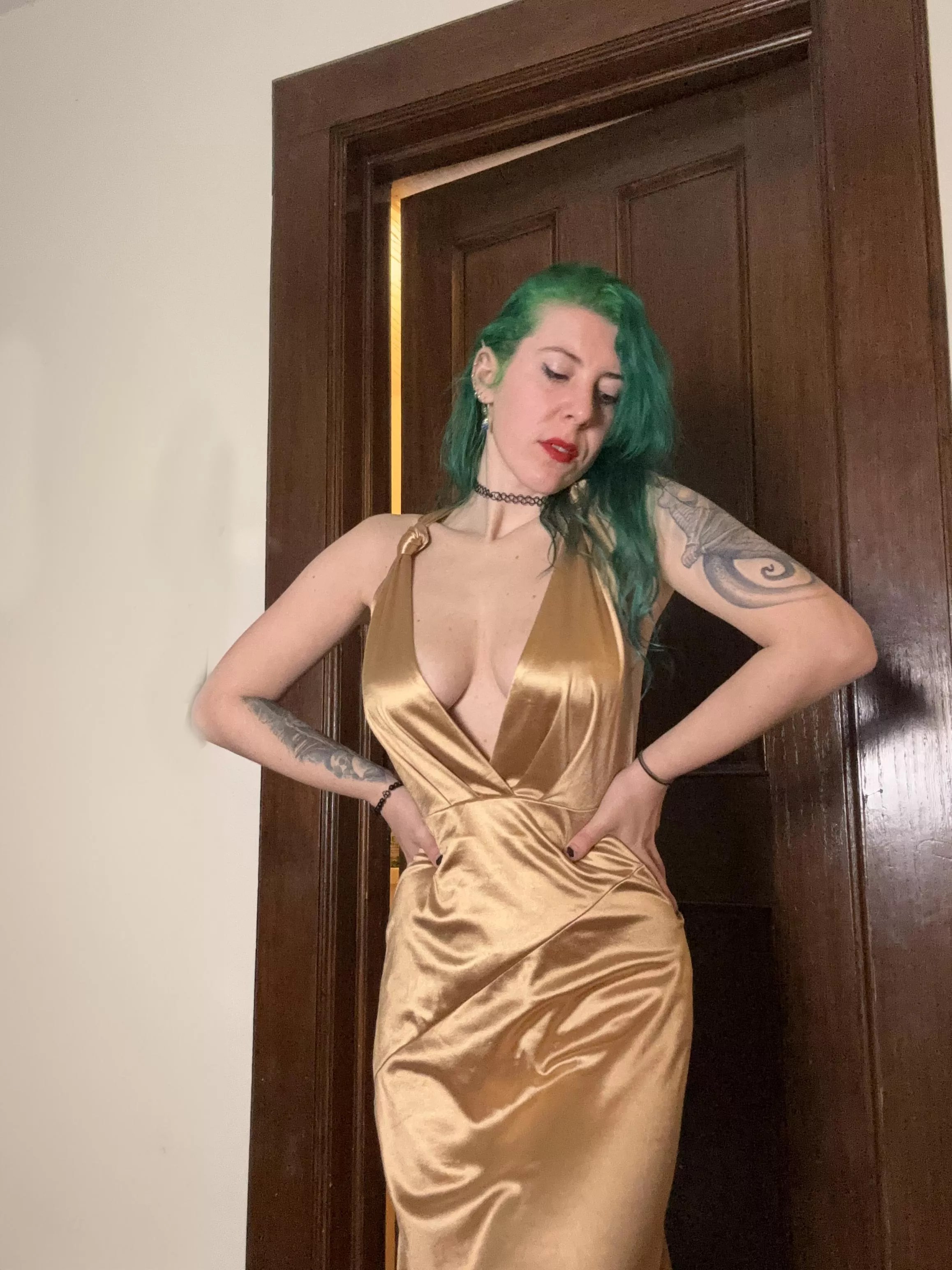 Braless in a dress posted by sirenskiss3