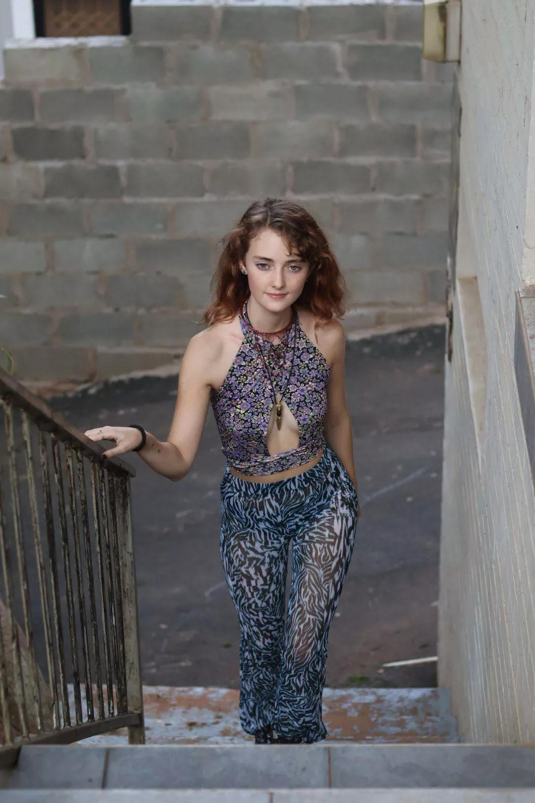 feel super classy walking these urban stairs babe F18 posted by aluyarabanib