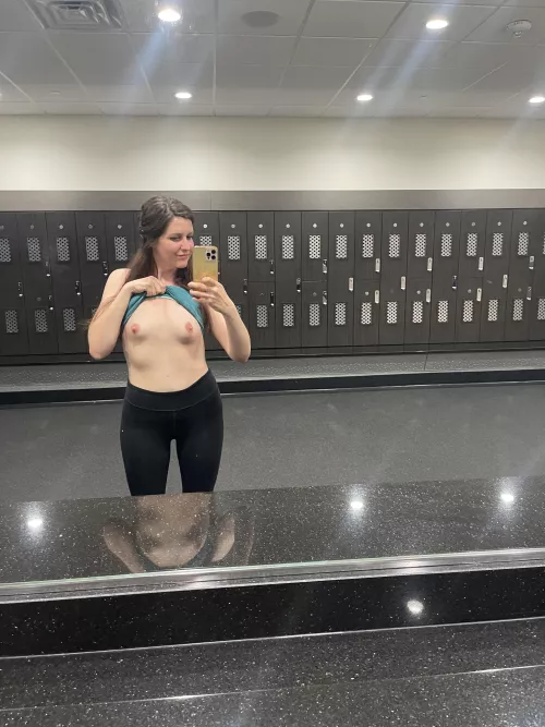 Feeling myself today by Background_Ad7065