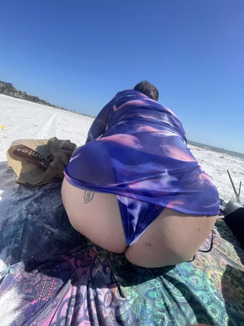 Getting some sun on my buns 💗 by jodyejodye