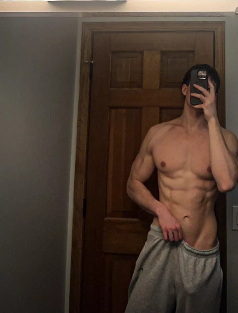 grey sweats posted by harrywigs1