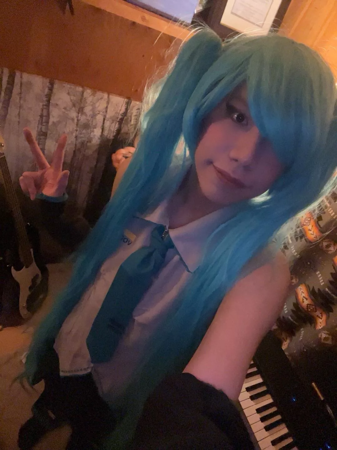hatsune mikuuuu! :O posted by Jarian5545