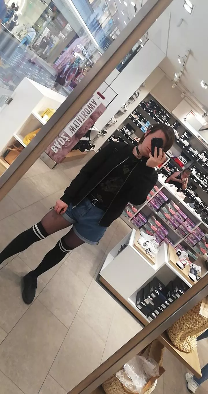 Hiii i want somebody to hug 🥺 posted by Fine-Background4116