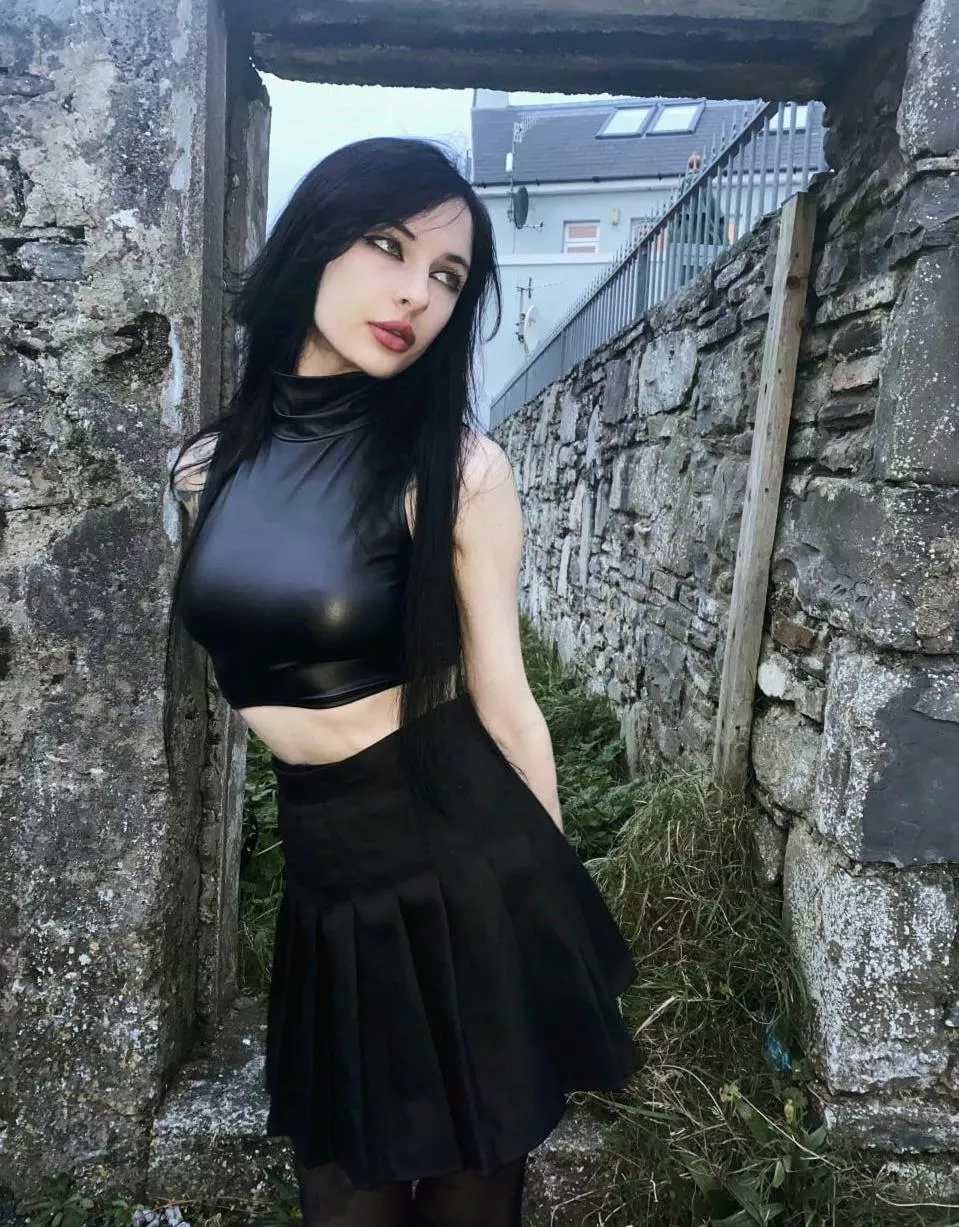 i know you love when i wear tight dresses to tease you posted by dubyss